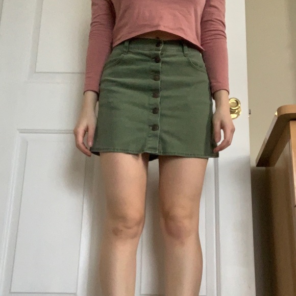 Brandy Melville miniskirt - Picture 2 of 6